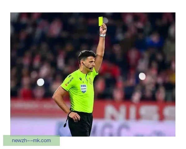 主裁判吉尔·曼萨诺在球飞向球门瞬间吹停比赛引发西班牙足坛广泛争议