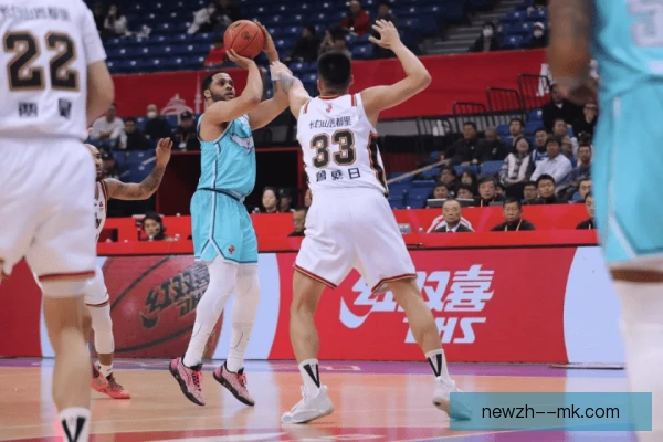 青岛男篮球迷组织蜕变：从看台方阵到城市文化名片